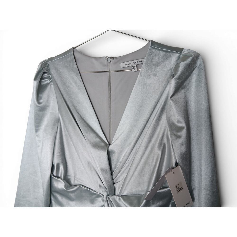 New with Tags Julia Jordan Silver Satin Ruched V Neck Cocktail Dress 6 - Picture 7 of 16